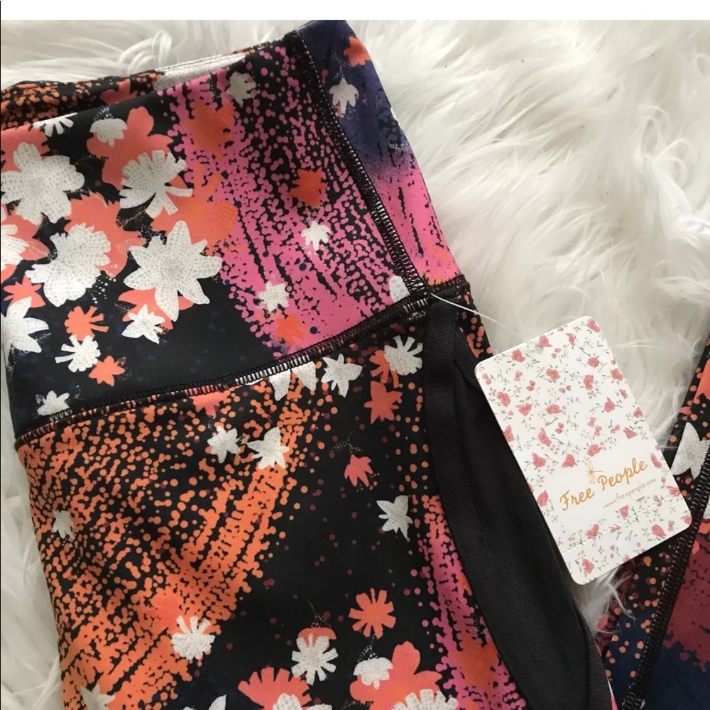 Free People NWT Medium Leggings Liza Illusion - Picture 7 of 8